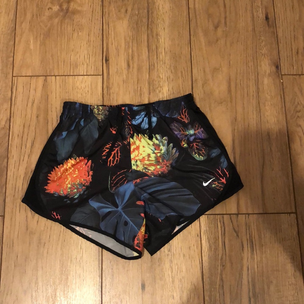 Girl’s Nike running shorts, size: L